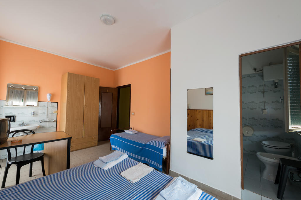 Hotel Geppi Pietra Ligure Szoba fotó